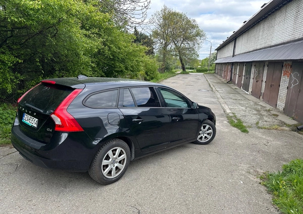 Volvo V60 cena 24650 przebieg: 306000, rok produkcji 2012 z Mikołajki małe 56